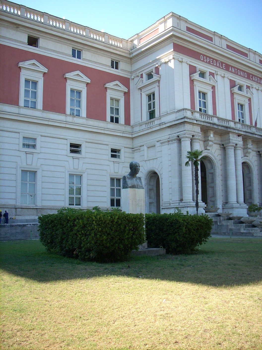 Antonio Cardarelli bust, Ospedale Cardarelli, Naples - 01.JPG